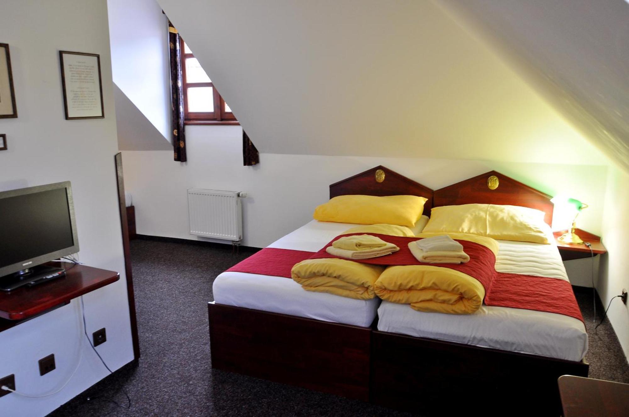 Hotel Cisar Ferdinand Loket Bilik gambar
