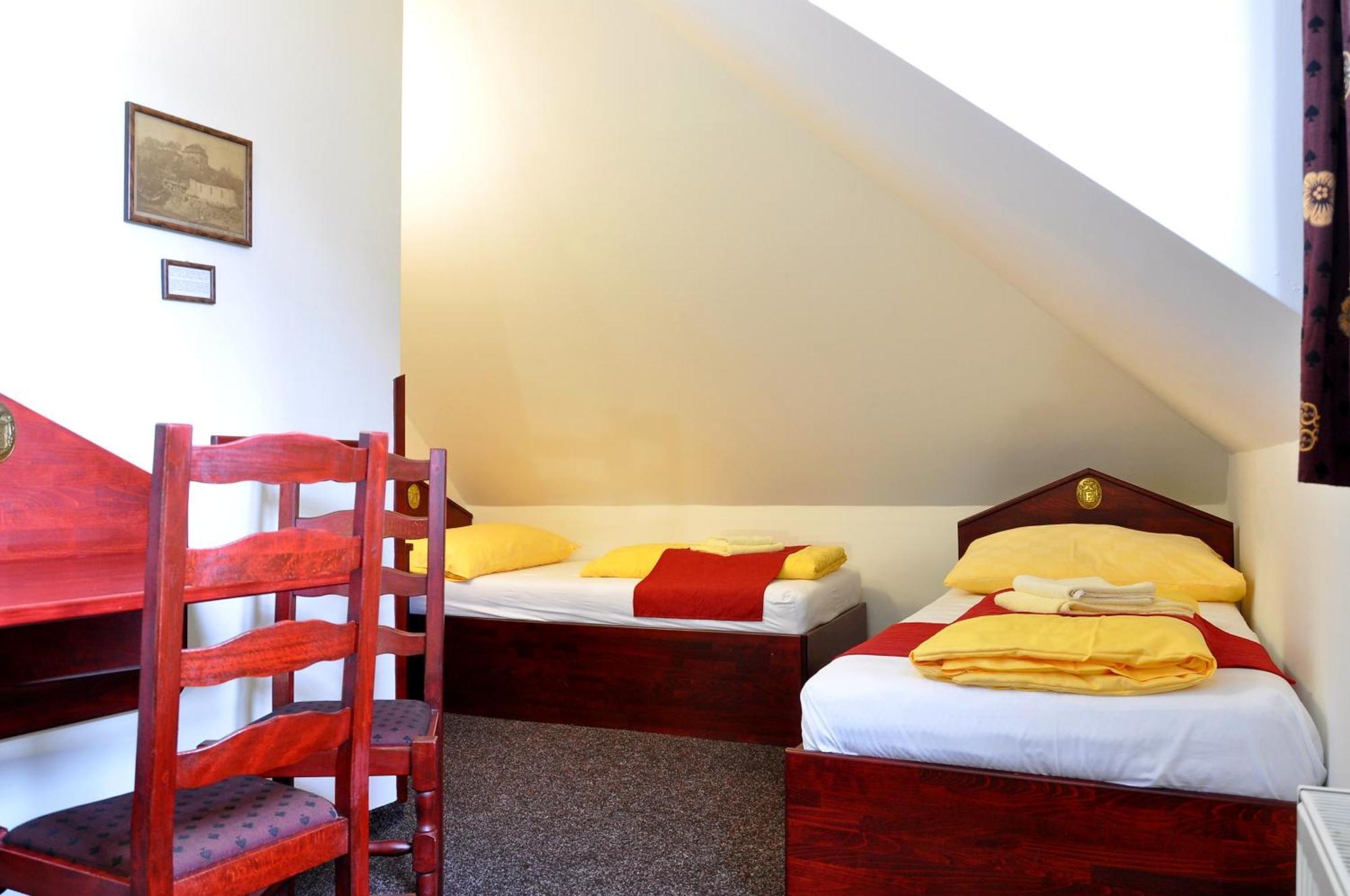 Hotel Cisar Ferdinand Loket Bilik gambar