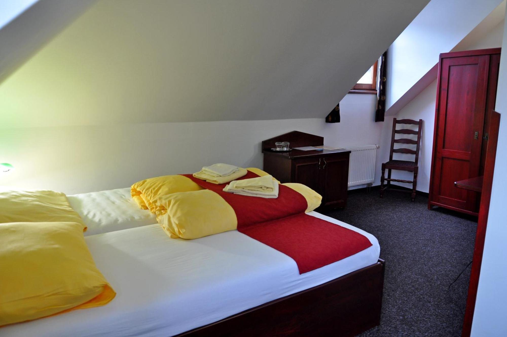 Hotel Cisar Ferdinand Loket Bilik gambar