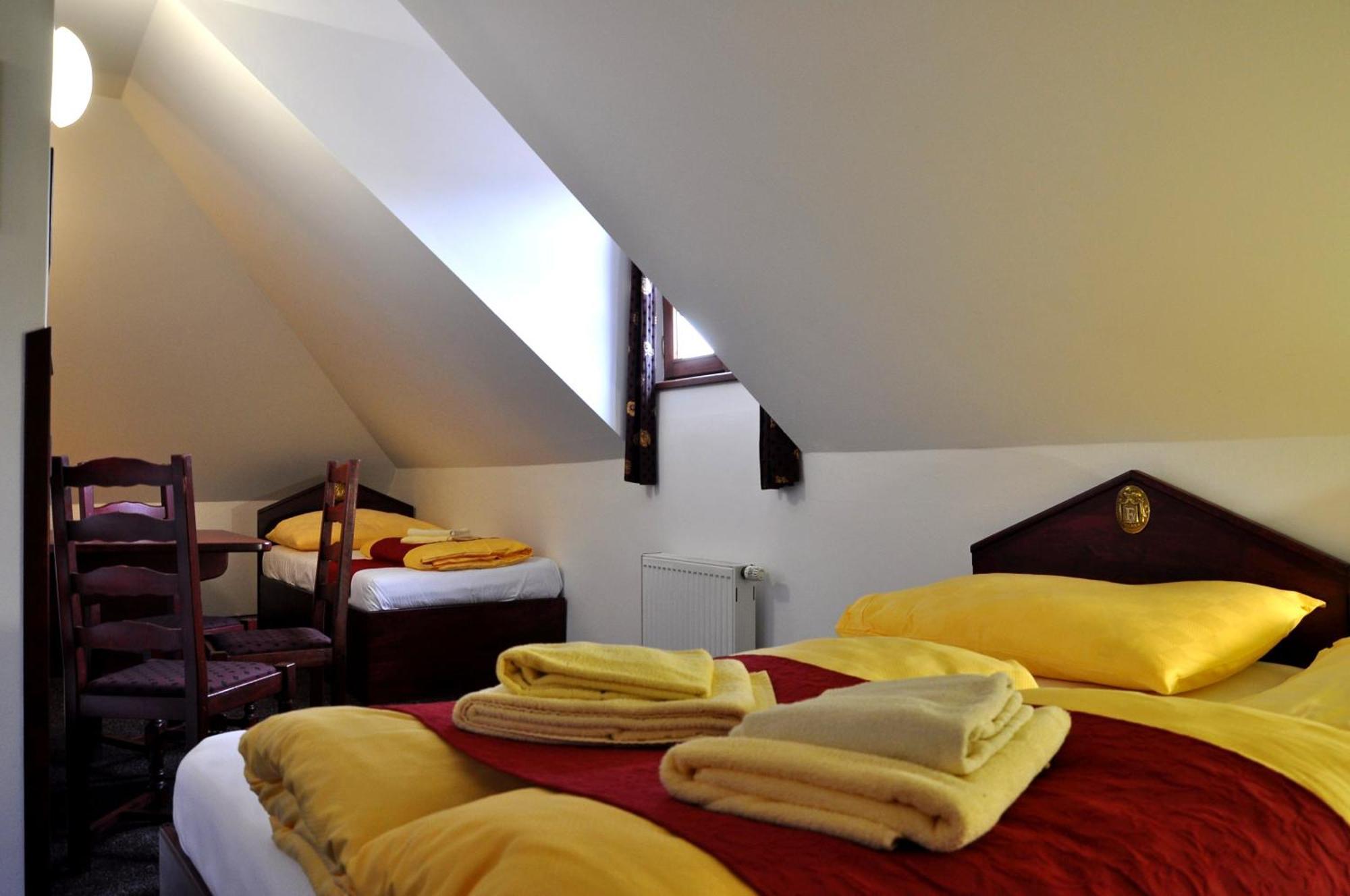 Hotel Cisar Ferdinand Loket Bilik gambar