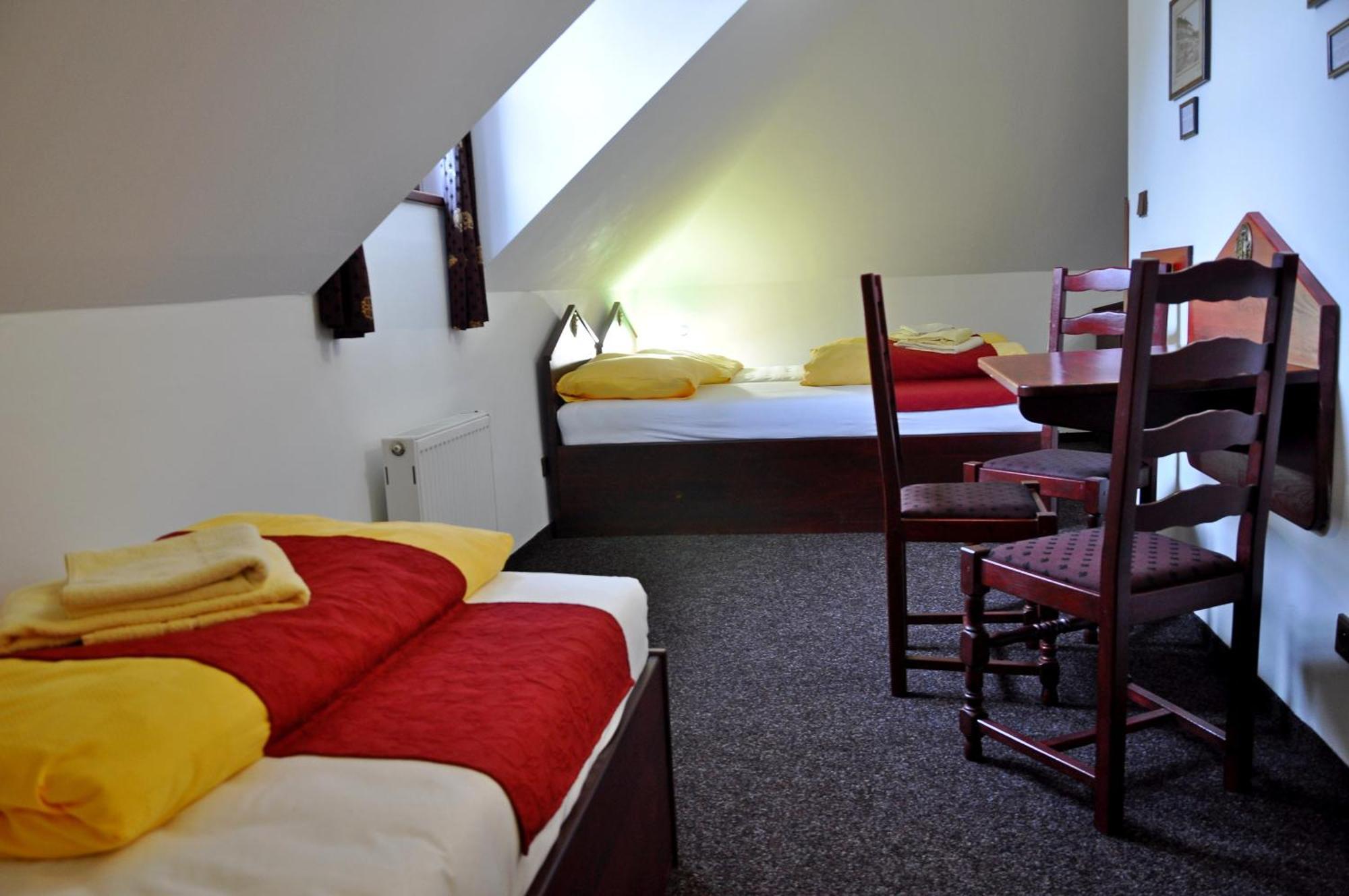 Hotel Cisar Ferdinand Loket Bilik gambar
