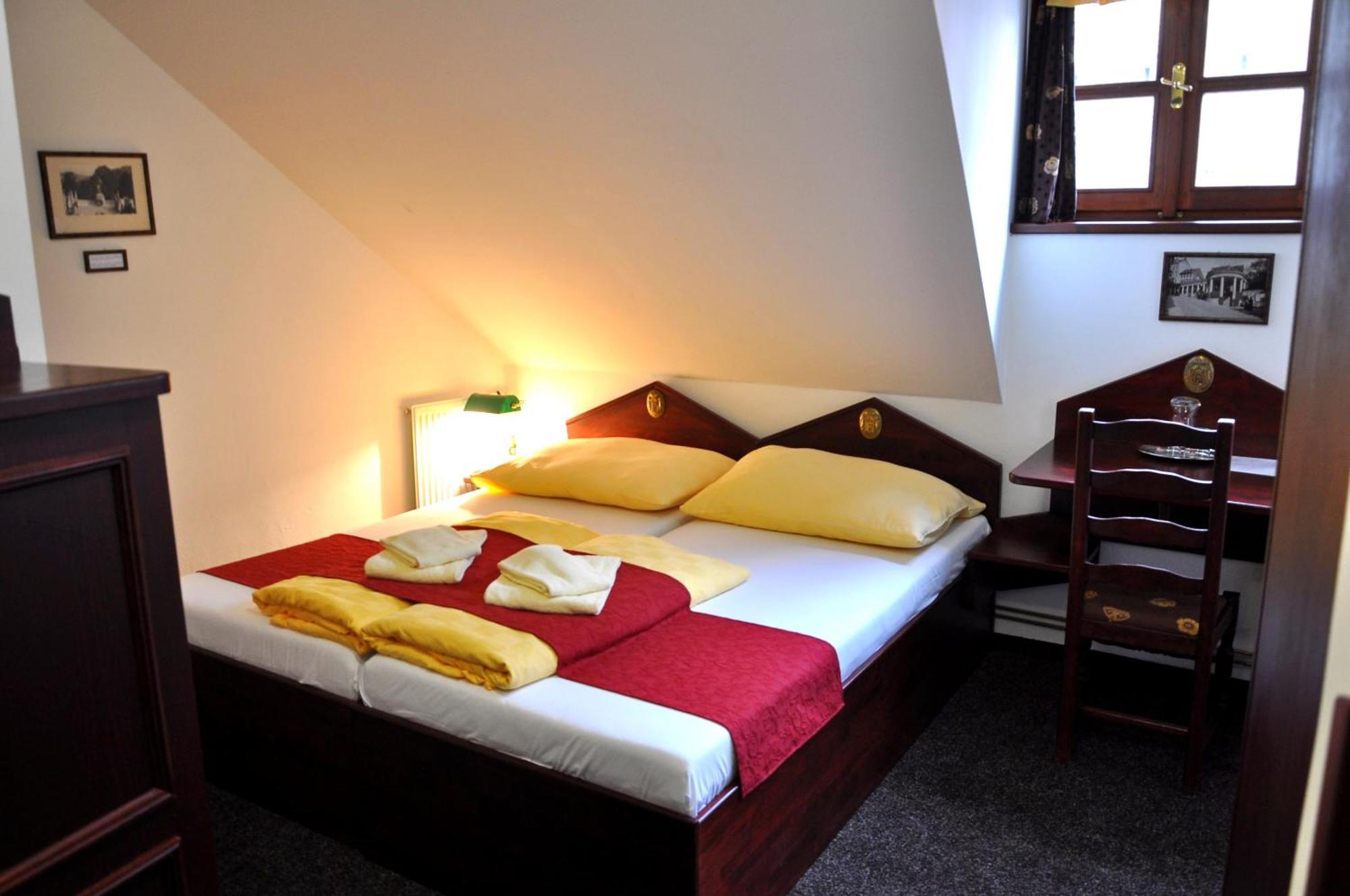 Hotel Cisar Ferdinand Loket Bilik gambar