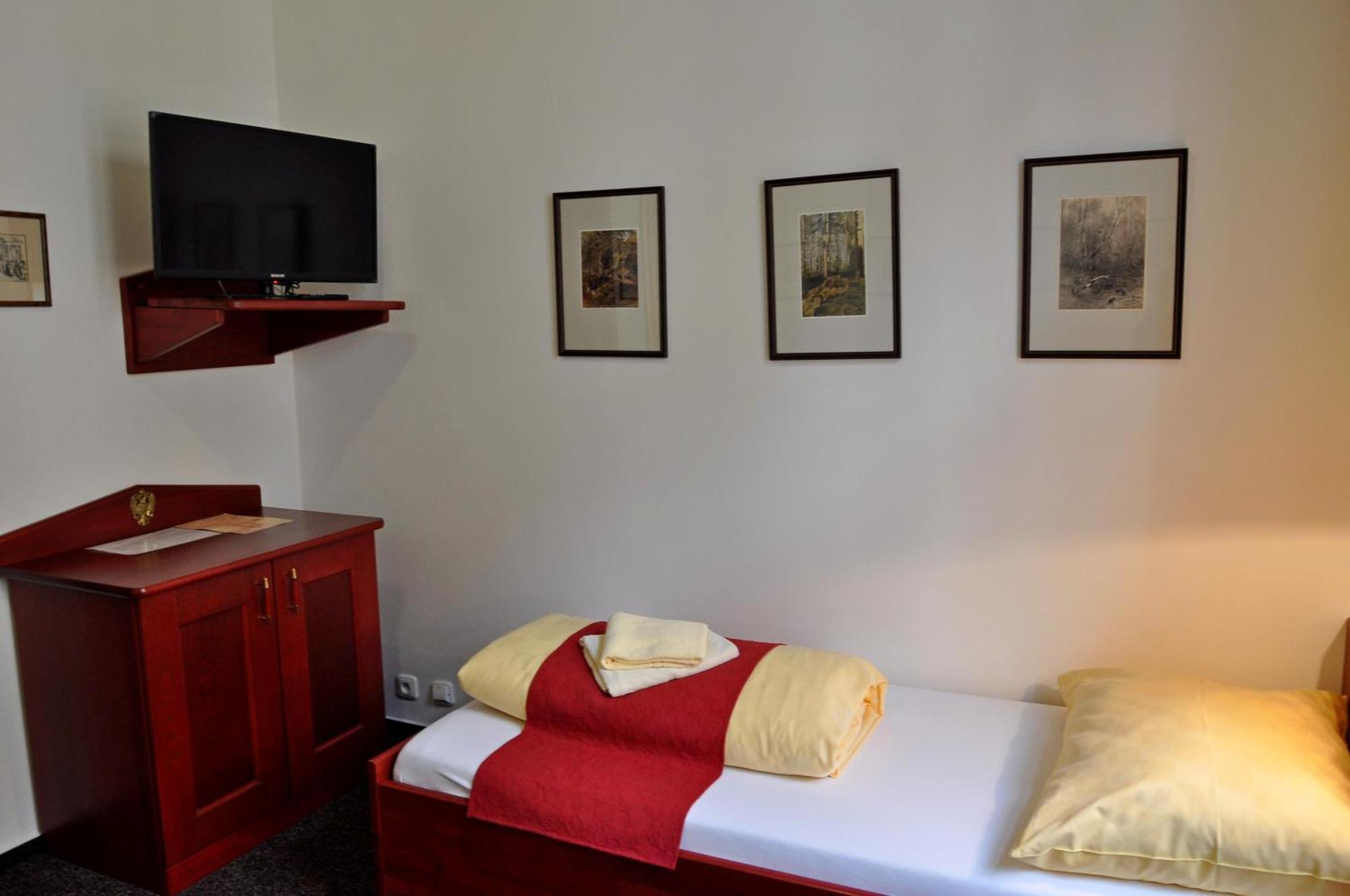 Hotel Cisar Ferdinand Loket Bilik gambar