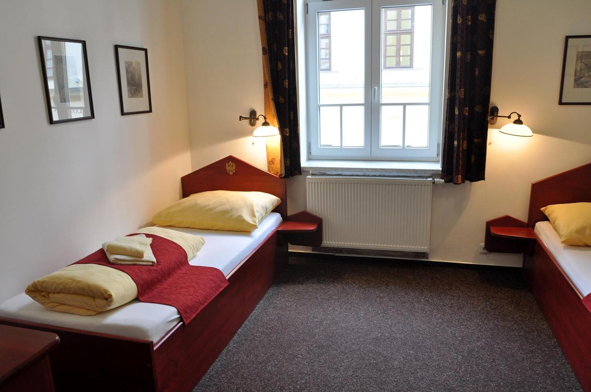 Hotel Cisar Ferdinand Loket Bilik gambar