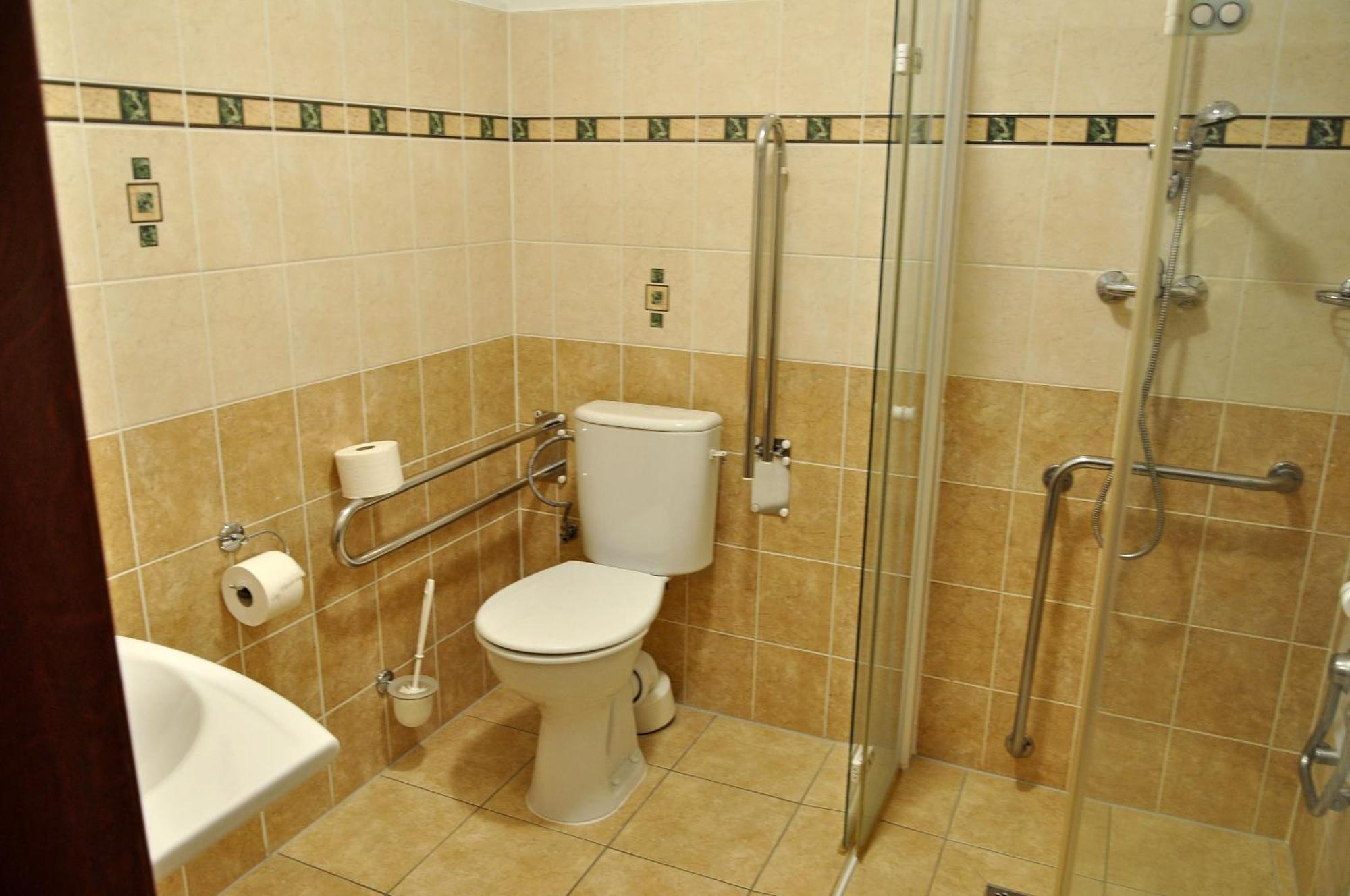 Hotel Cisar Ferdinand Loket Bilik gambar