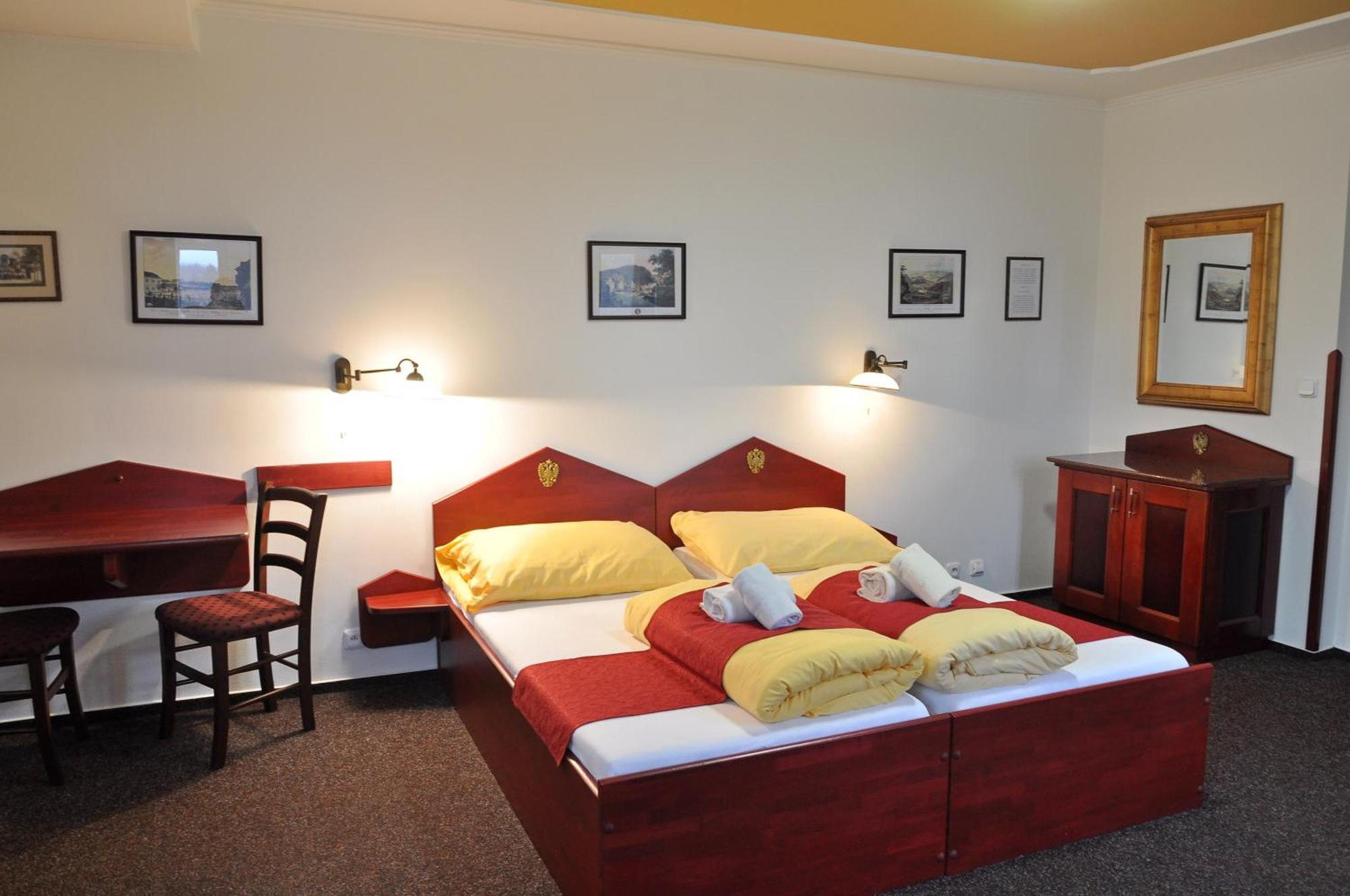 Hotel Cisar Ferdinand Loket Bilik gambar
